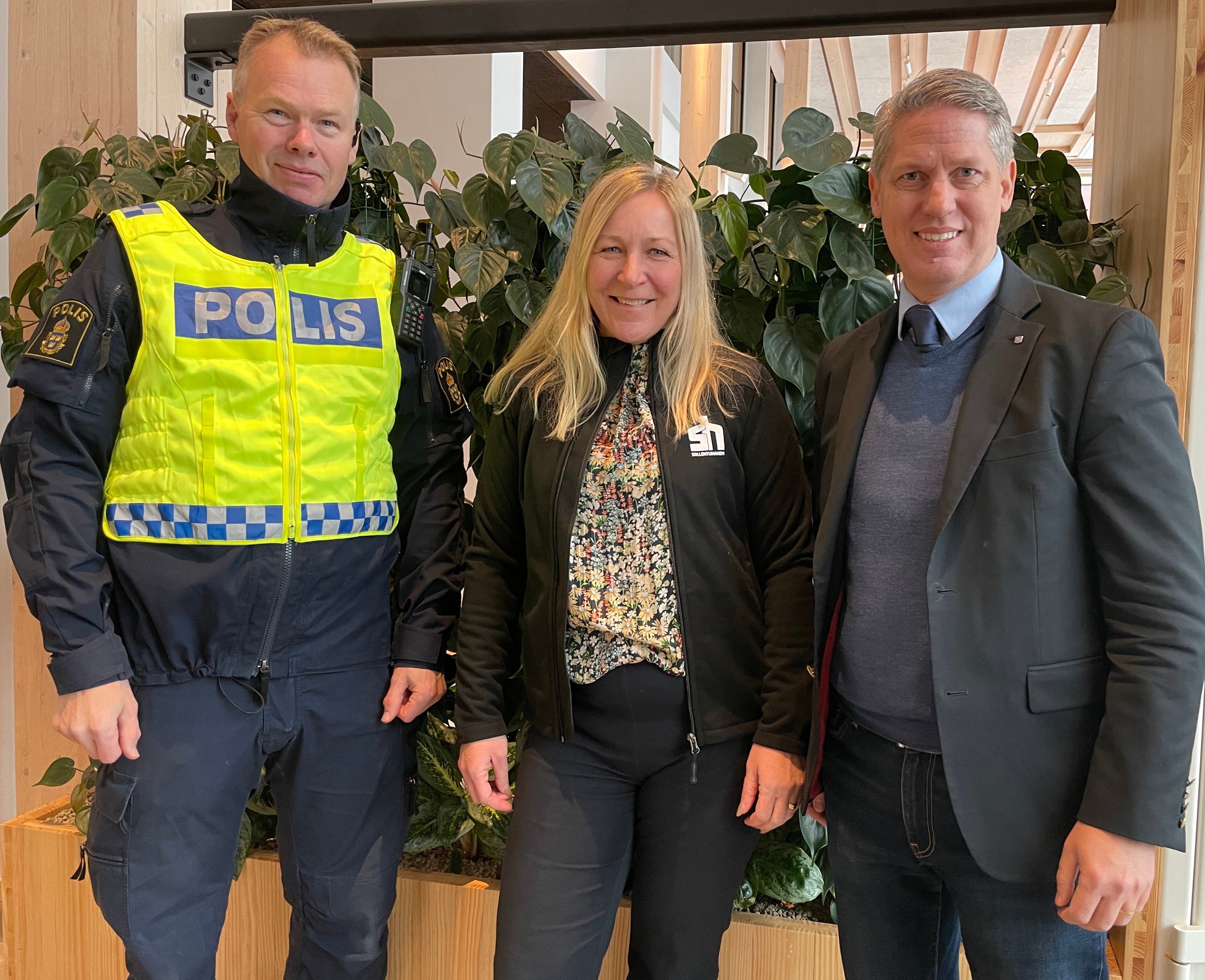 På bilden syns Kristian Bergström, Anna Mellström och Henrik Thunes. 