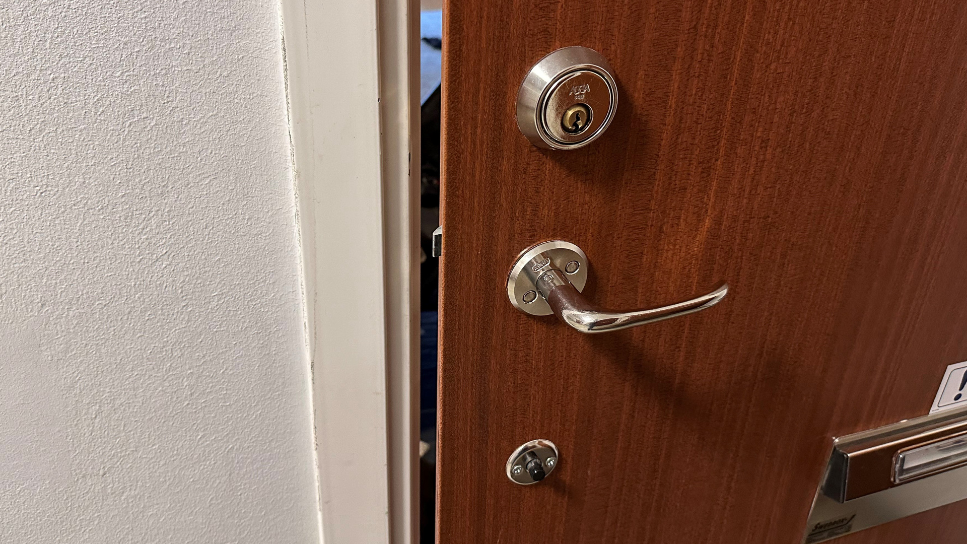 Dörr-våld i hemmet (1).jpg