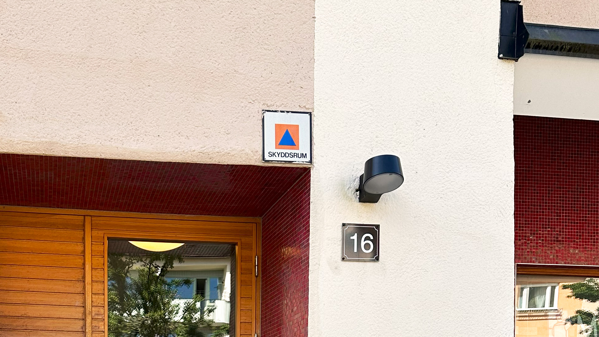 Skyddsrum-fassad.jpg